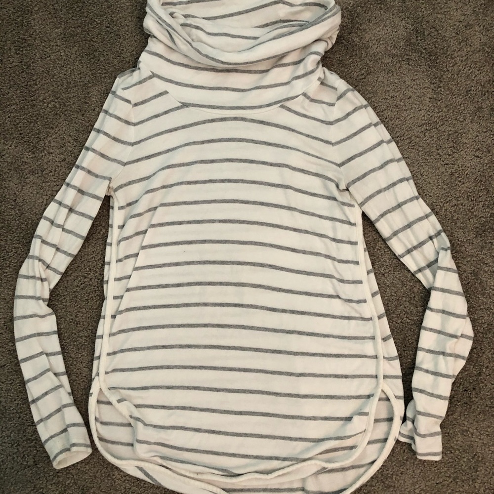 Lou & Grey sweatshirt